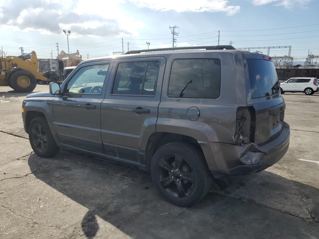 2015 Jeep Liberty (Patriot) - Image 2