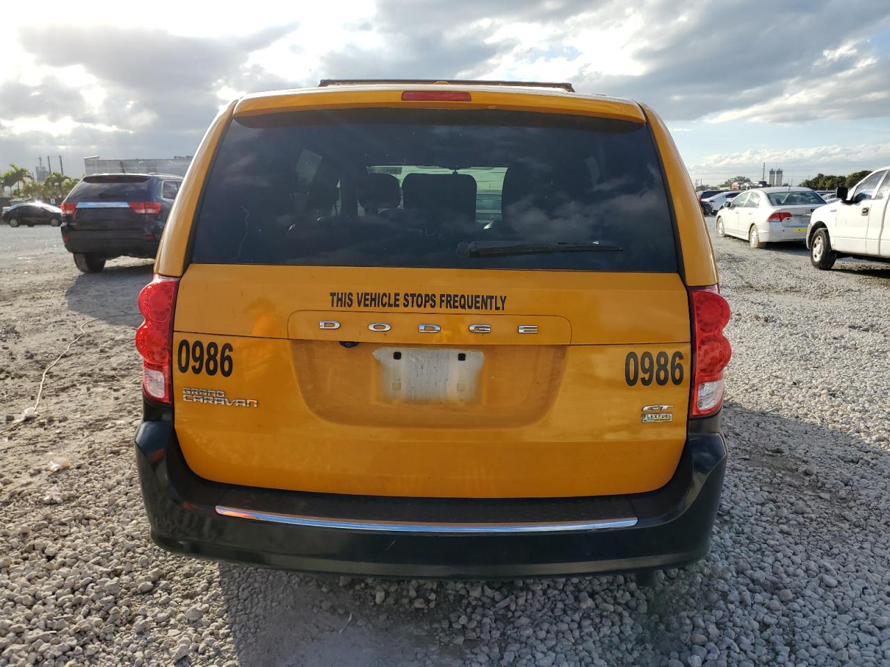 2017 Dodge Caravan - Image 6