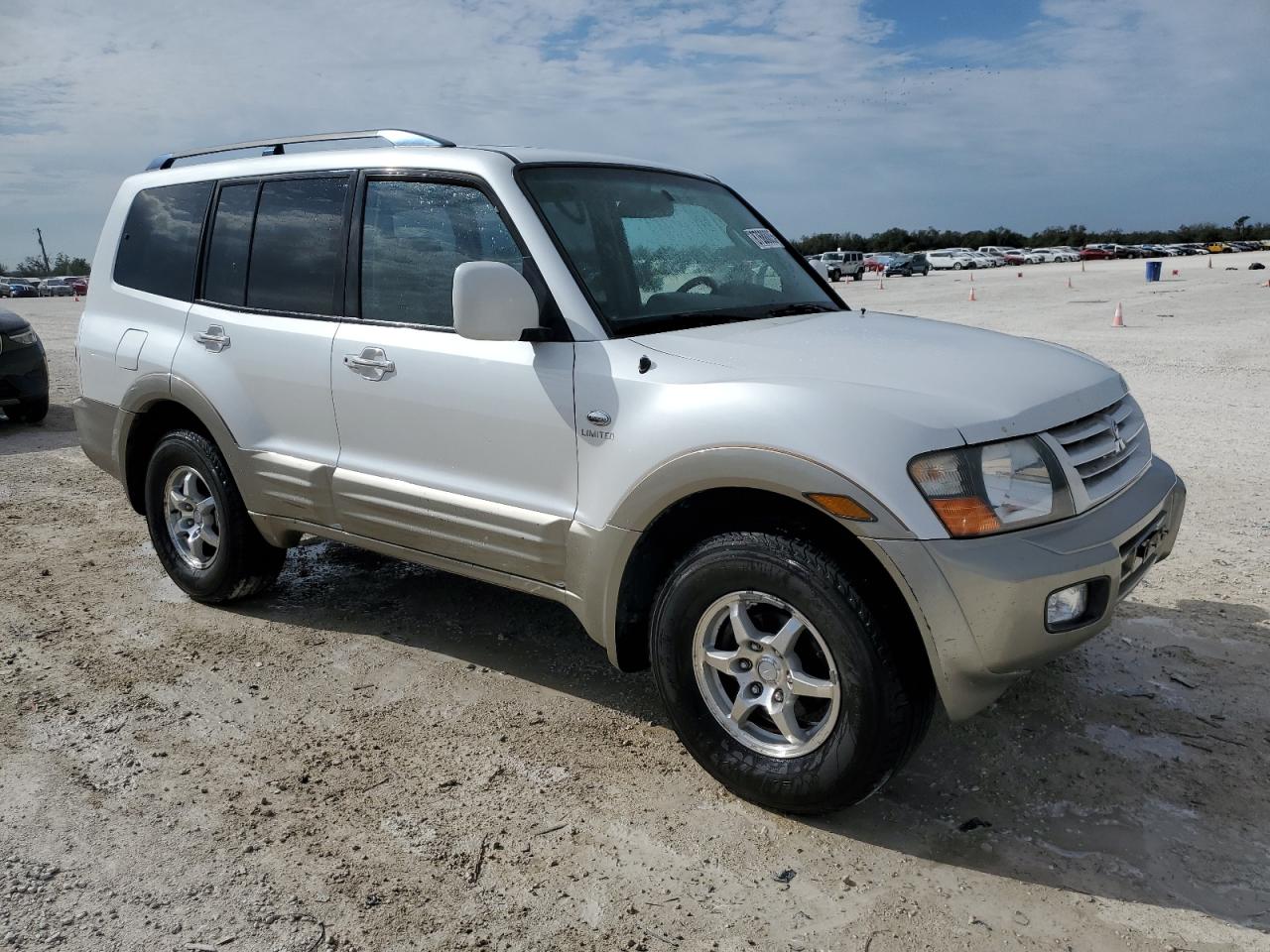 2002 Mitsubishi Montero - Image 4