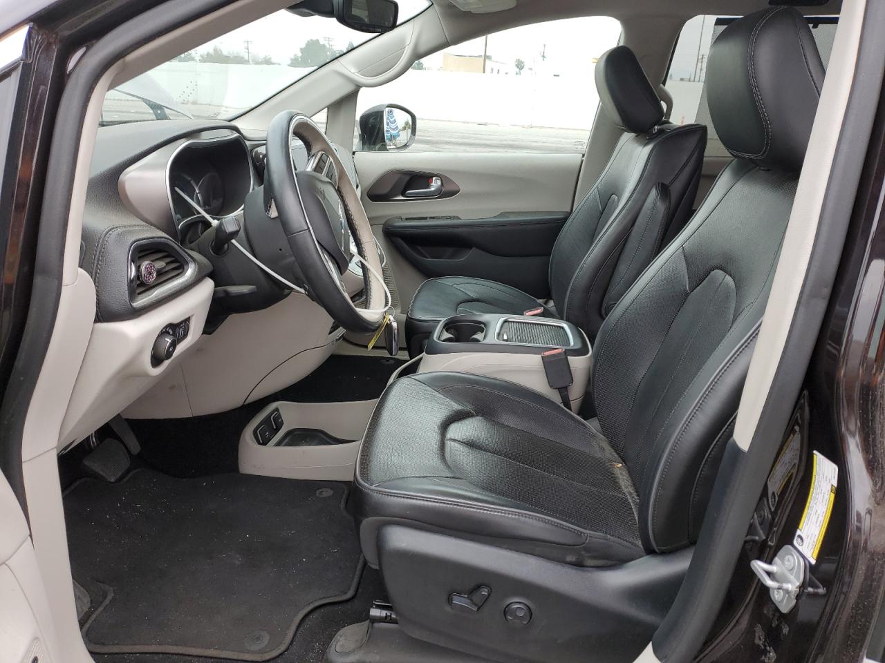 2018 Chrysler Pacifica - Image 7
