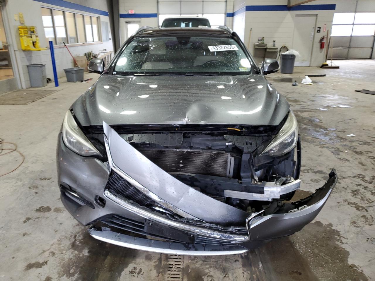 2017 Infiniti QX30 - Image 5