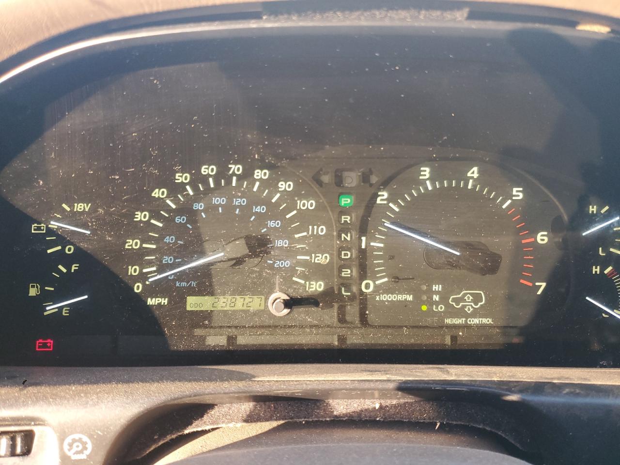 1999 Lexus LX - Image 9