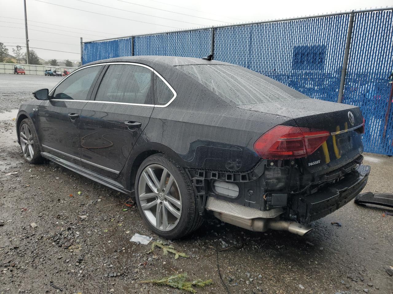 2017 Volkswagen Passat - Image 2