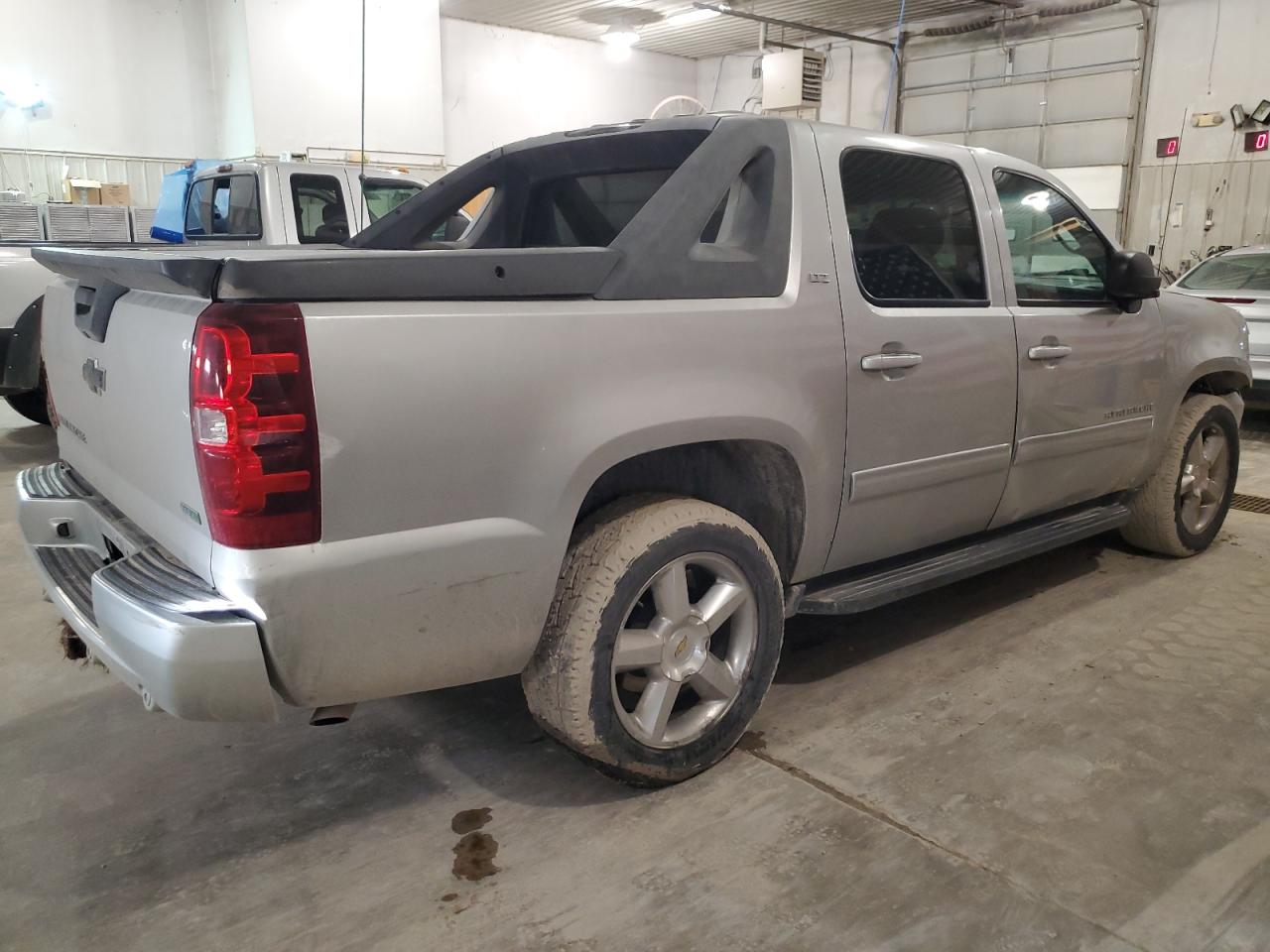 2010 Chevrolet Avalanche - Image 3