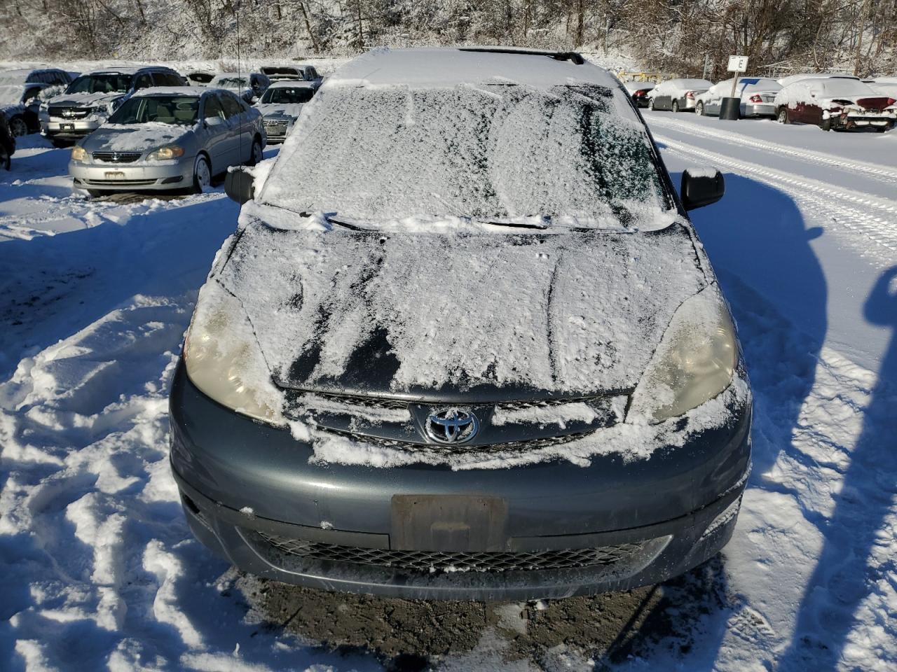 2009 Toyota Sienna - Image 5
