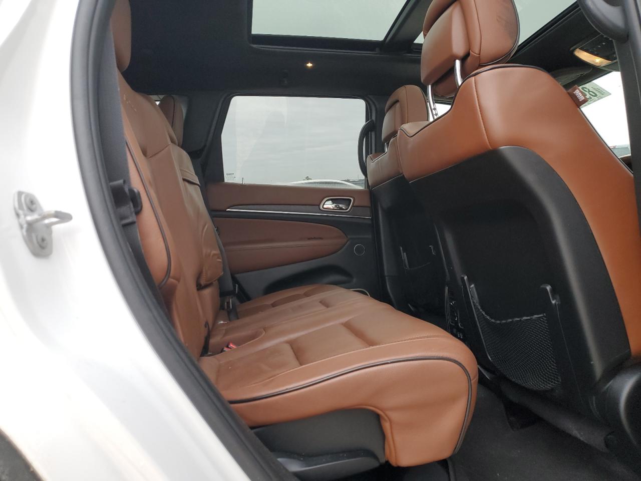 2017 Jeep Grand Cherokee - Image 11