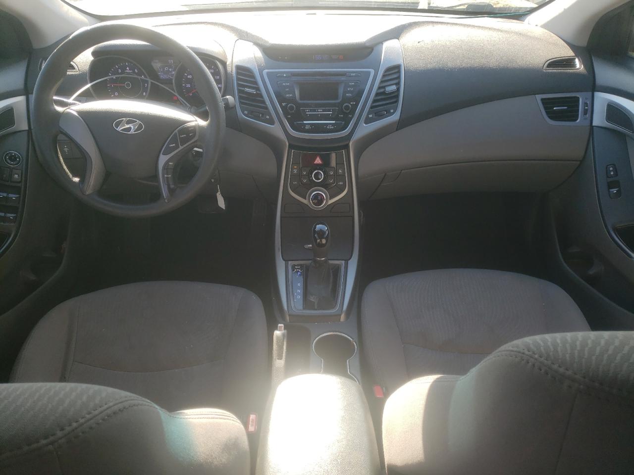 2016 Hyundai Elantra - Image 8