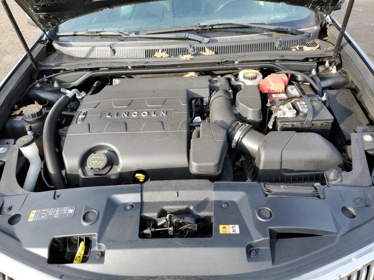 2016 Lincoln MKS - Image 12