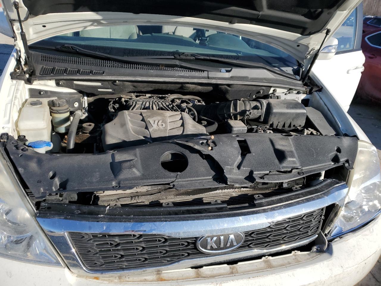 2012 Kia Sedona - Image 13