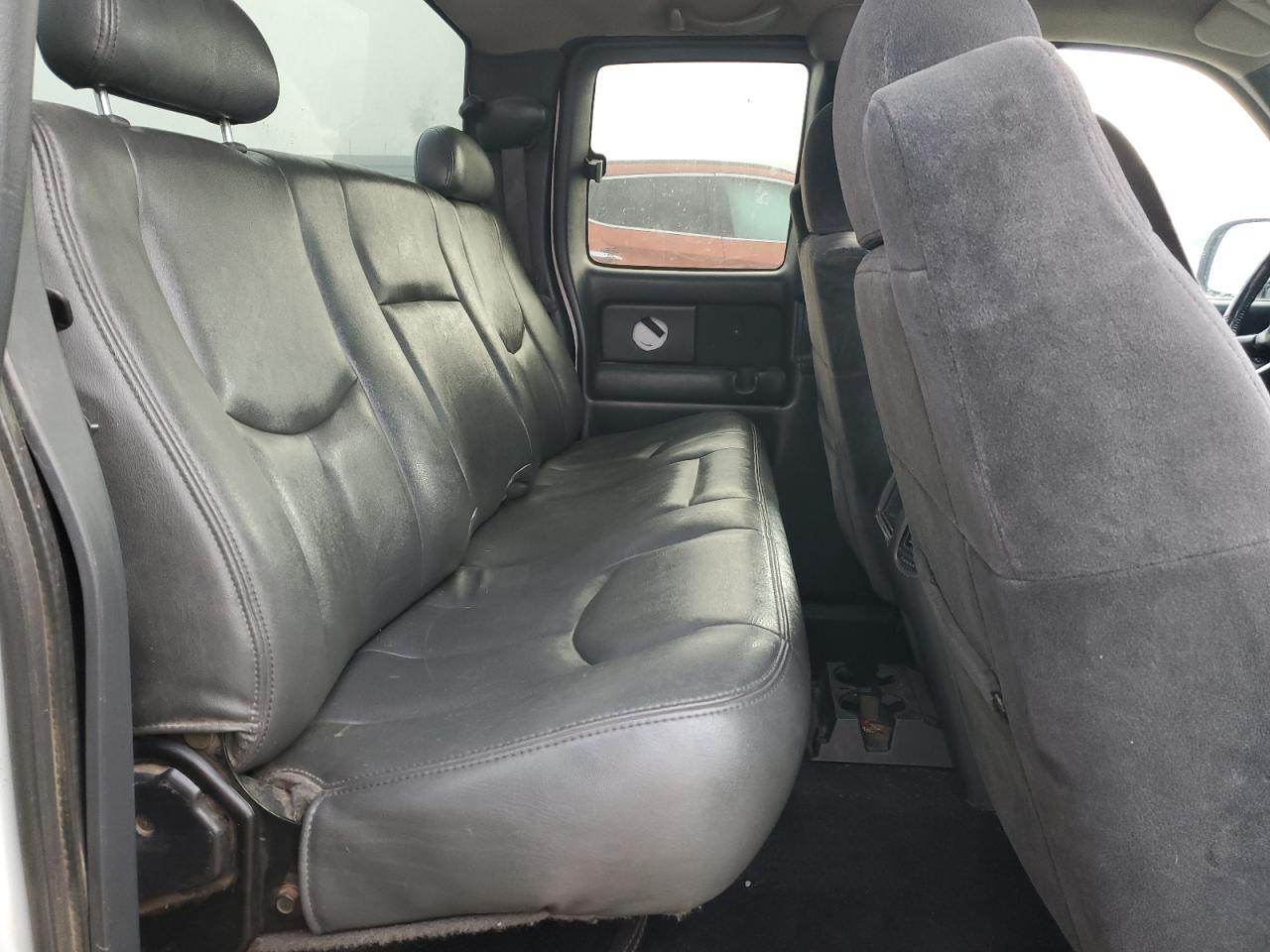 2001 Chevrolet Silverado - Image 10