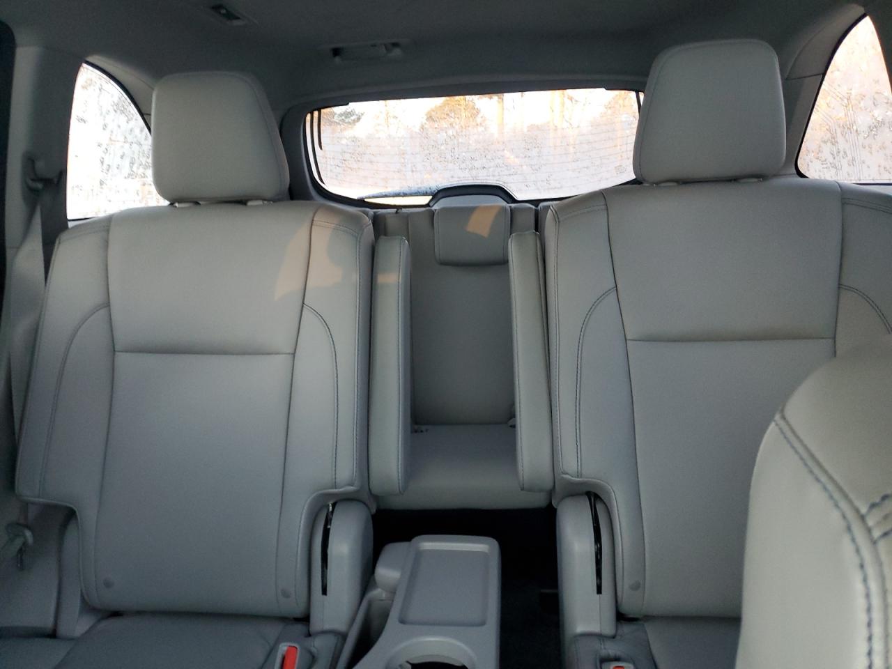 2015 Toyota Highlander - Image 10