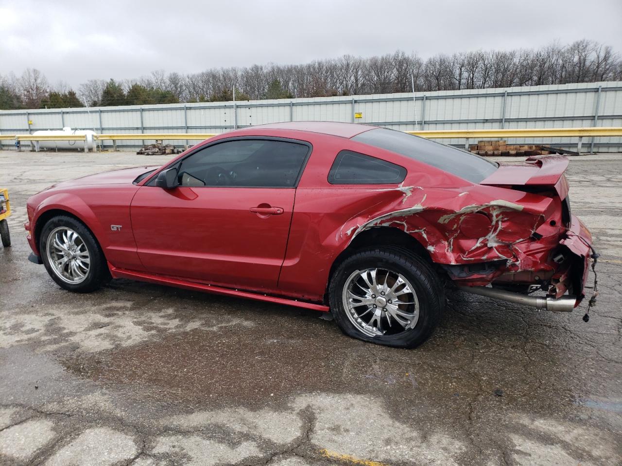 2005 Ford Mustang - Image 2