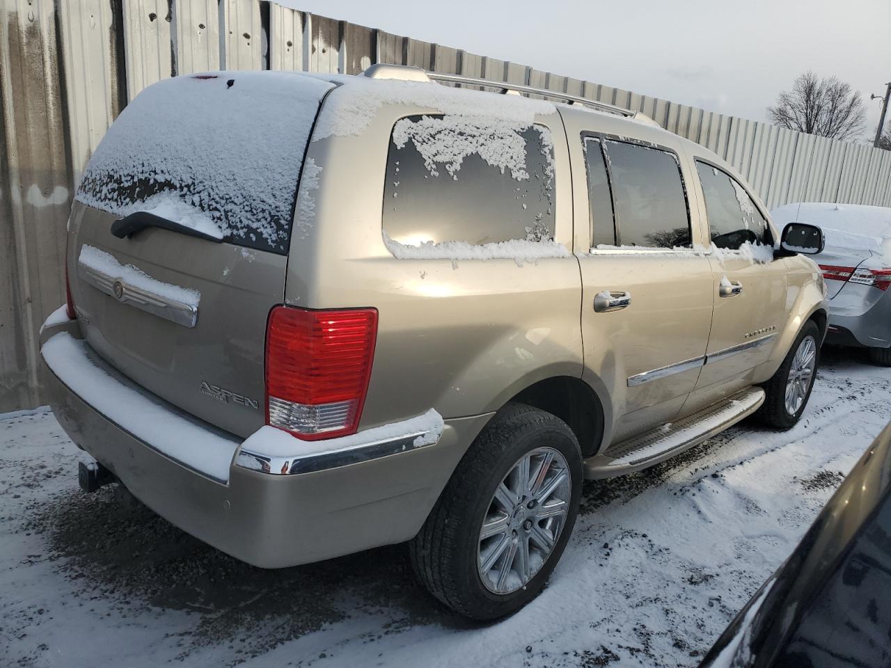 2009 Chrysler Aspen - Image 3