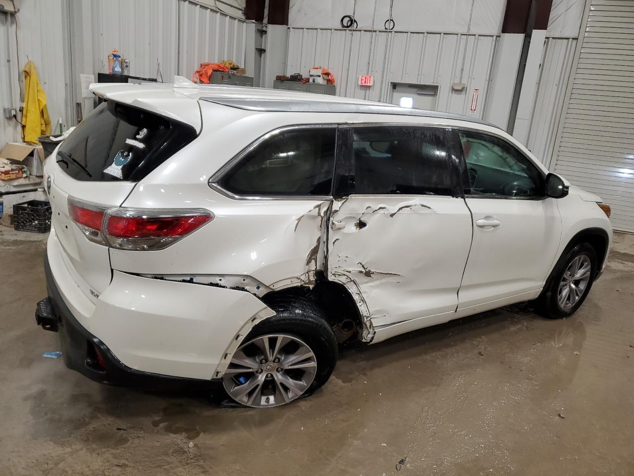 2015 Toyota Highlander - Image 3