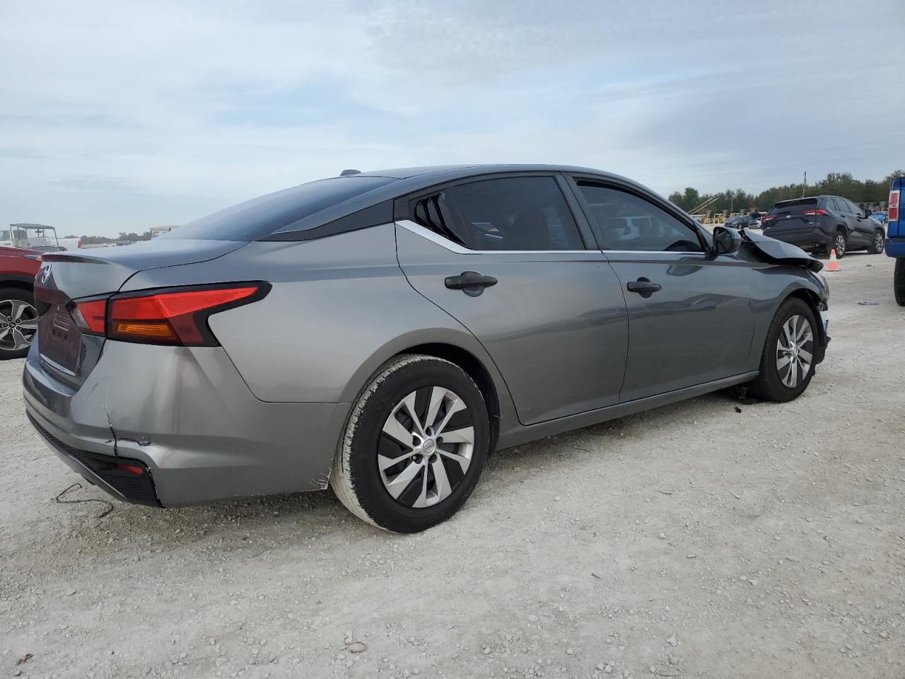 2020 Nissan Altima - Image 3