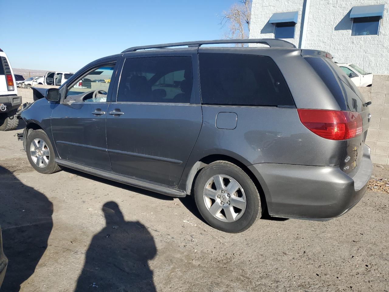 2004 Toyota Sienna - Image 2