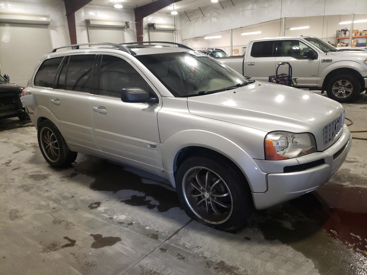 2004 Volvo XC90 - Image 4