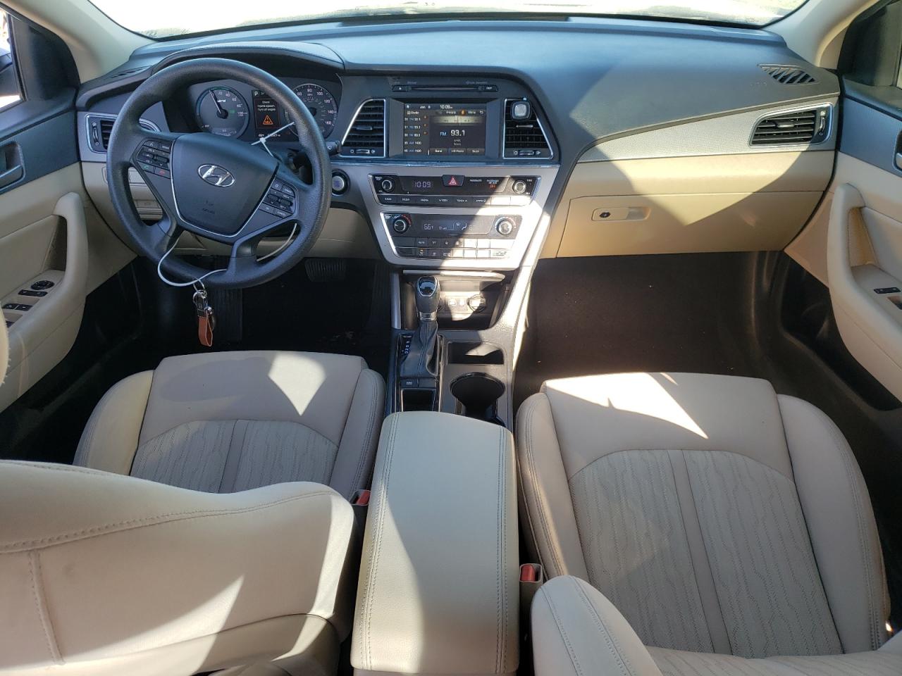 2017 Hyundai Sonata Hybrid VIN: KMHE24L19HA054037 Lot: 86547814