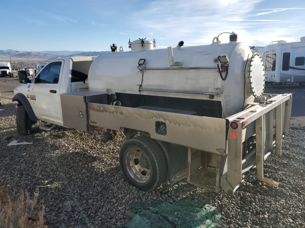 2017 RAM 5500 - Image 3