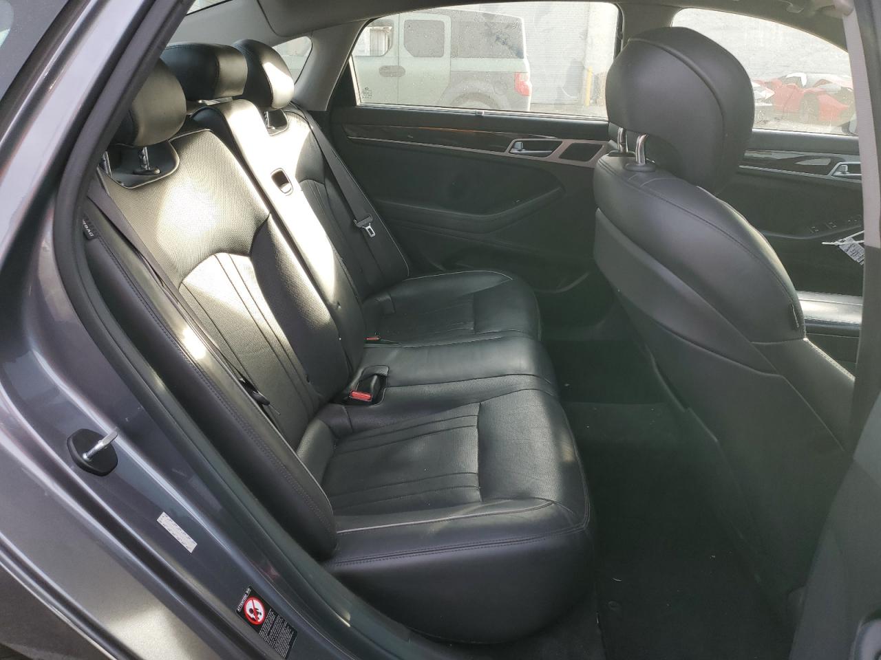 2015 Hyundai Genesis - Image 10