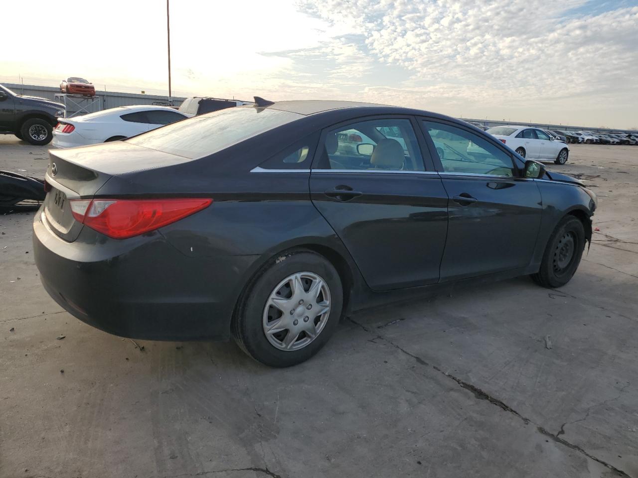 2012 Hyundai Sonata - Image 3