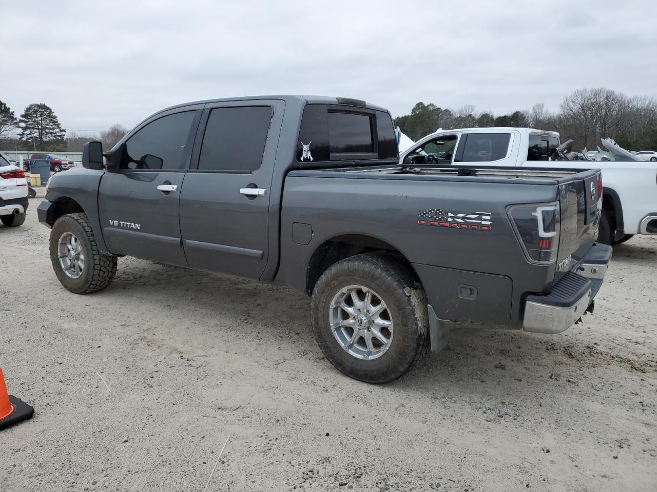 2006 Nissan Titan - Image 2