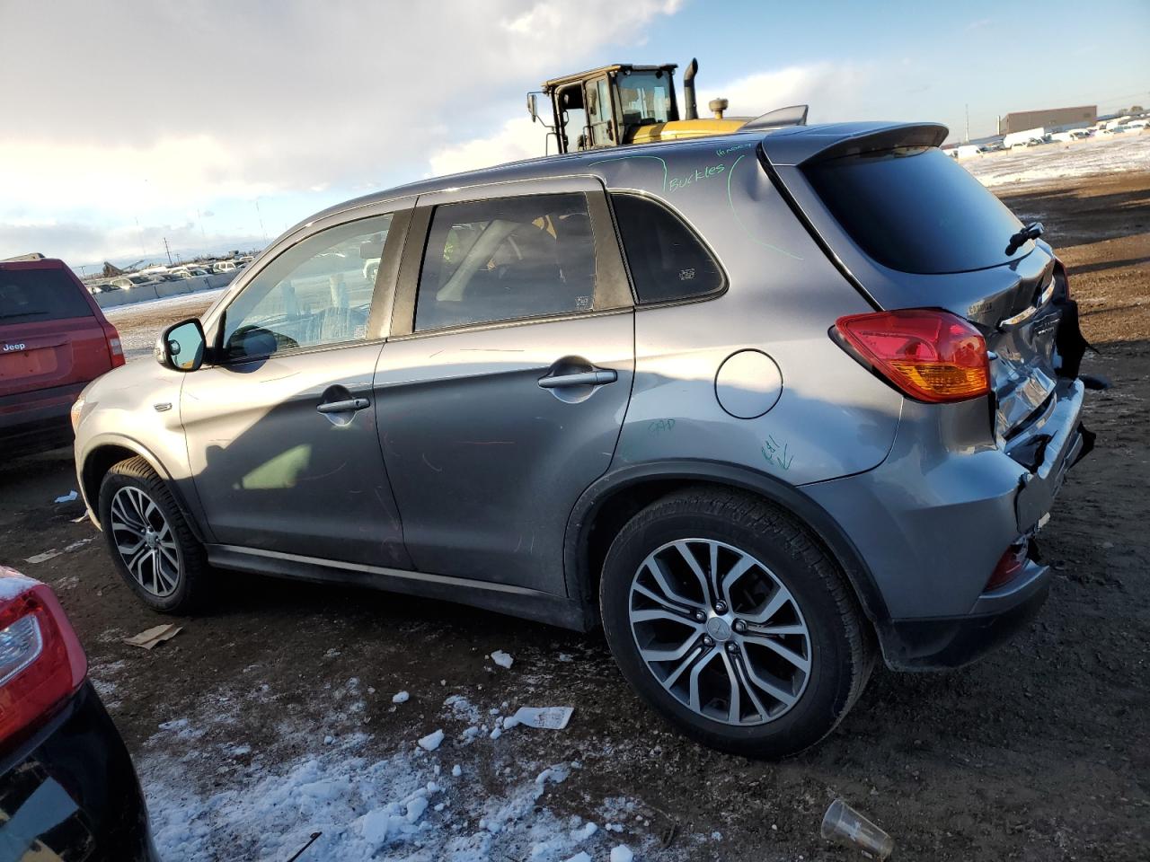 2018 Mitsubishi Outlander - Image 2