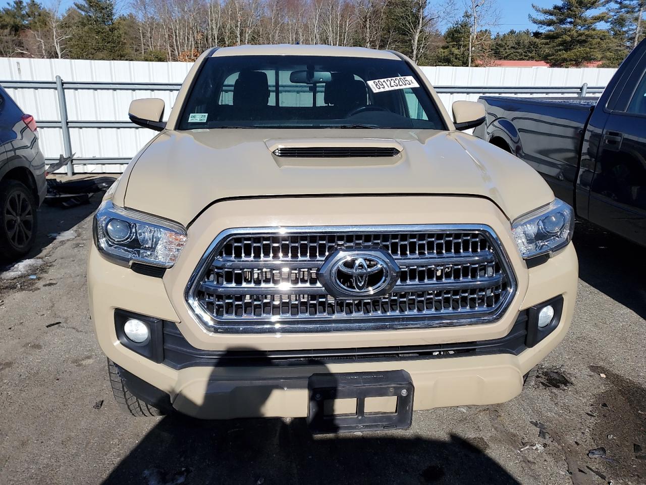 2016 Toyota Tacoma - Image 5