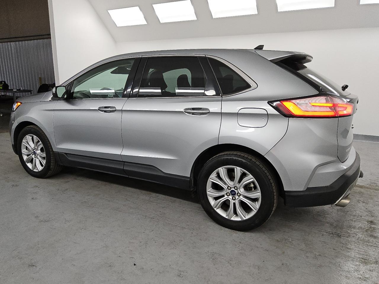 2022 Ford Edge - Image 2