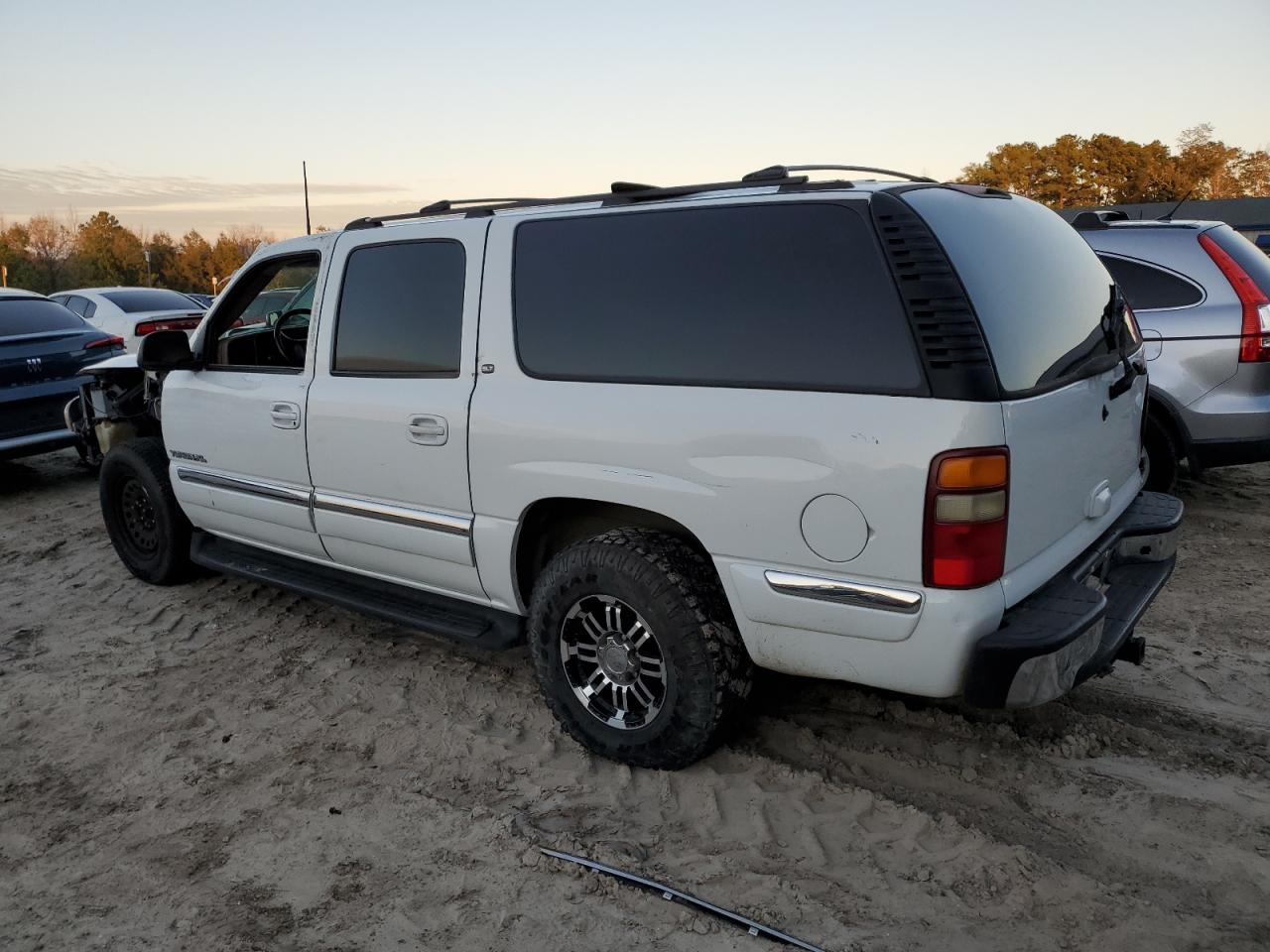 2002 GMC Yukon - Image 2