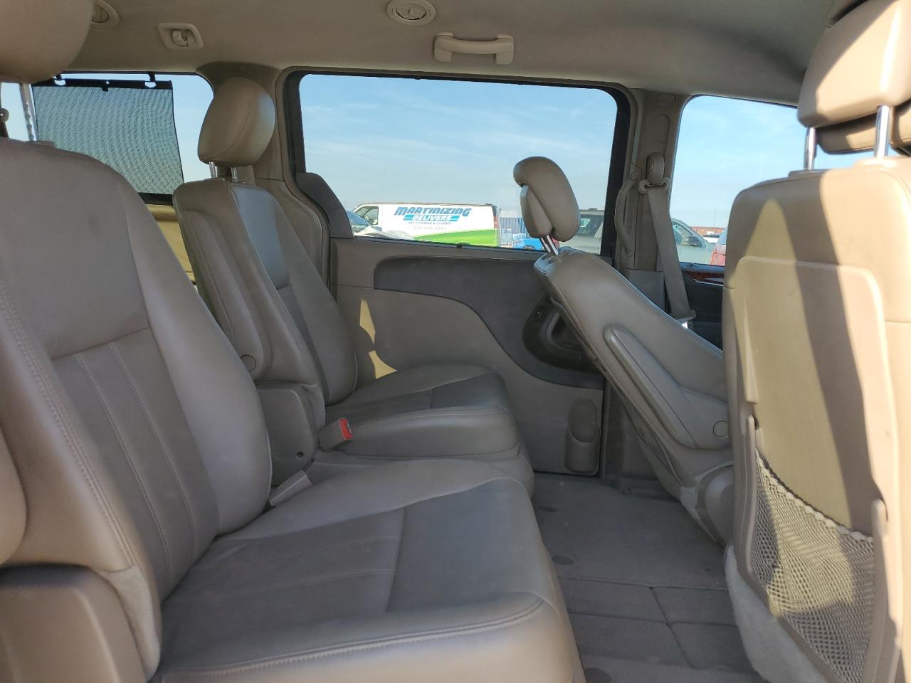 2014 Chrysler Town & Country - Image 11