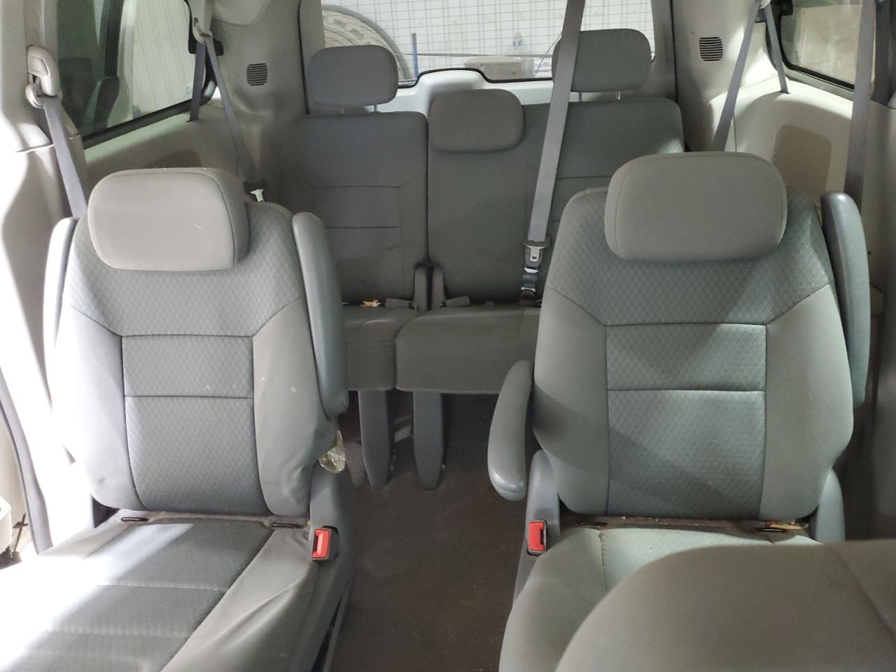 2010 Dodge Caravan - Image 10