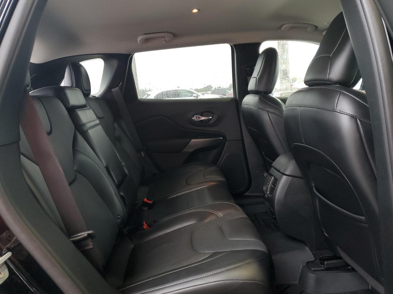 2019 Jeep Grand Cherokee - Image 11
