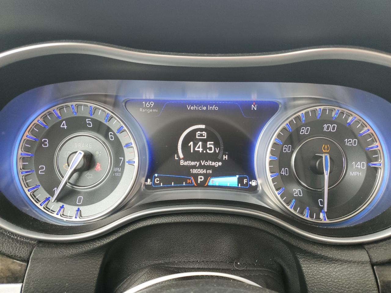 2018 Chrysler 300 - Image 9