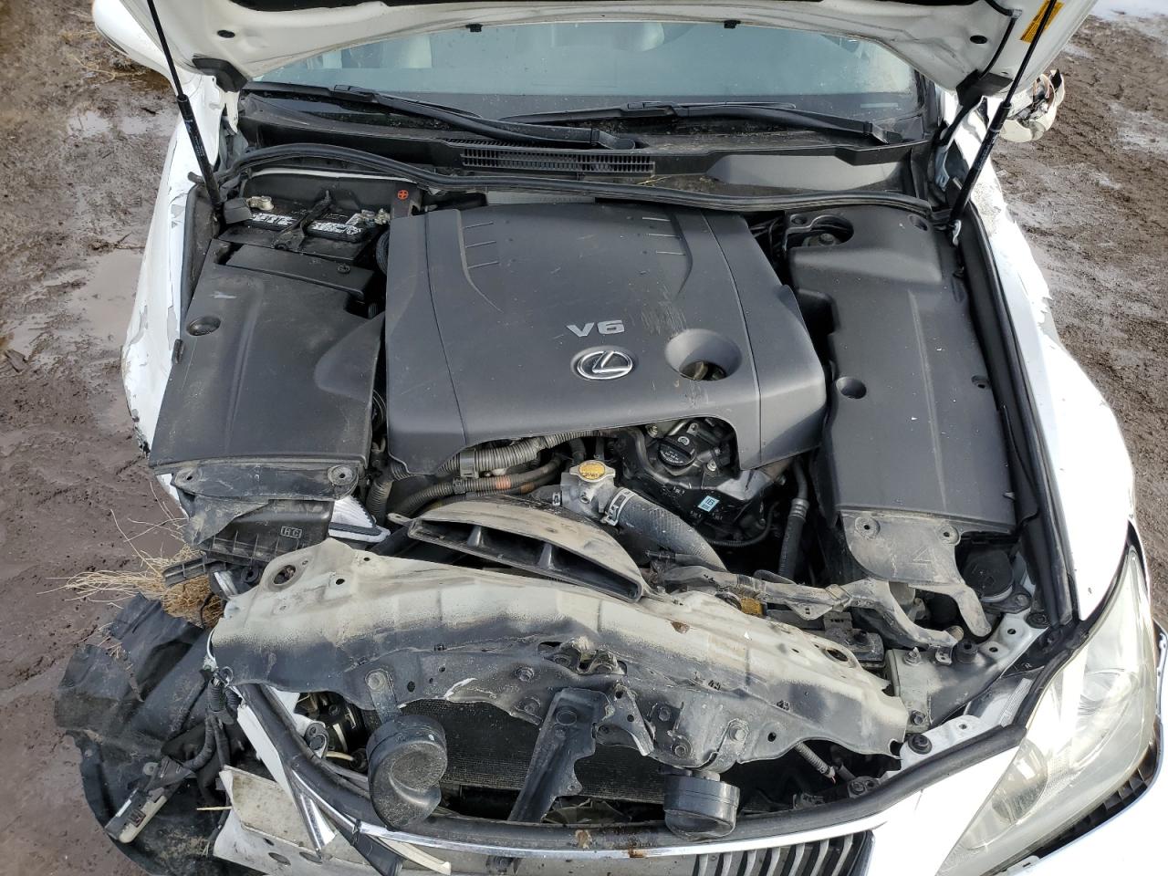 2010 Lexus IS - Image 13