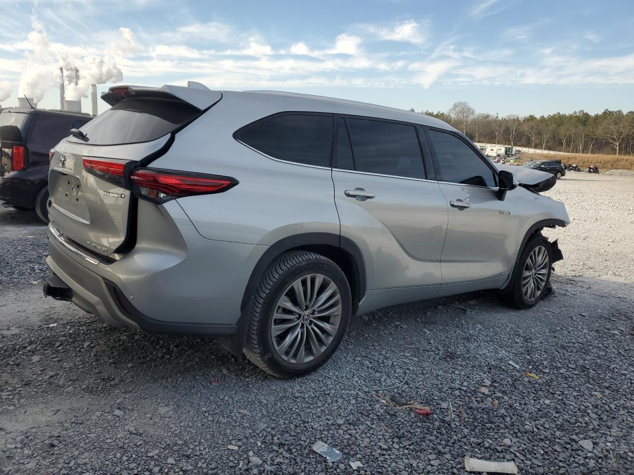 2021 Toyota Highlander - Image 3