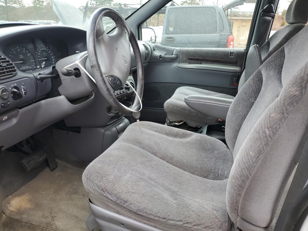 1998 Chrysler Town & Country - Image 7