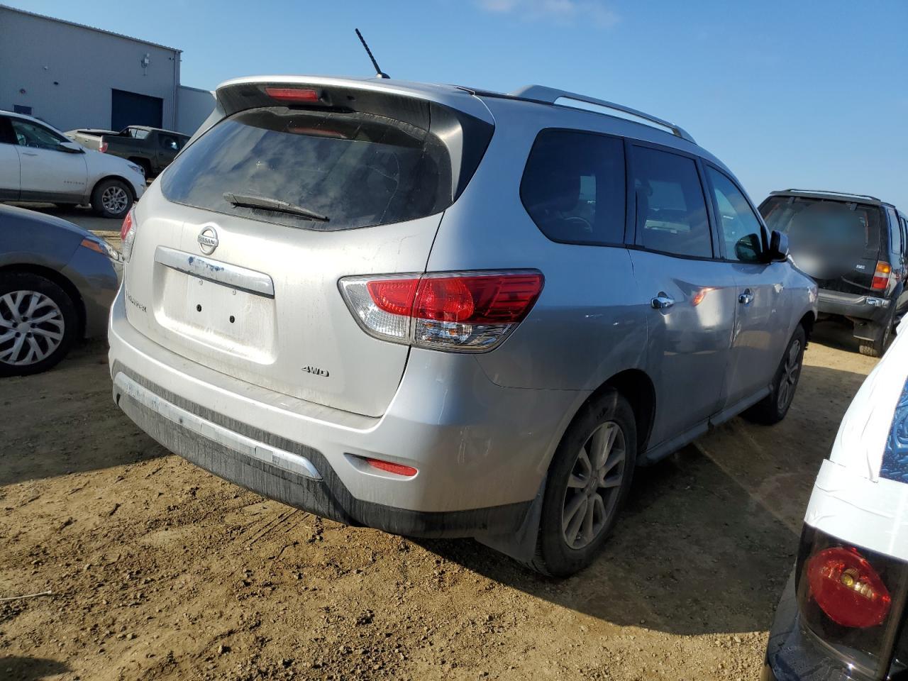2015 Nissan Pathfinder - Image 3