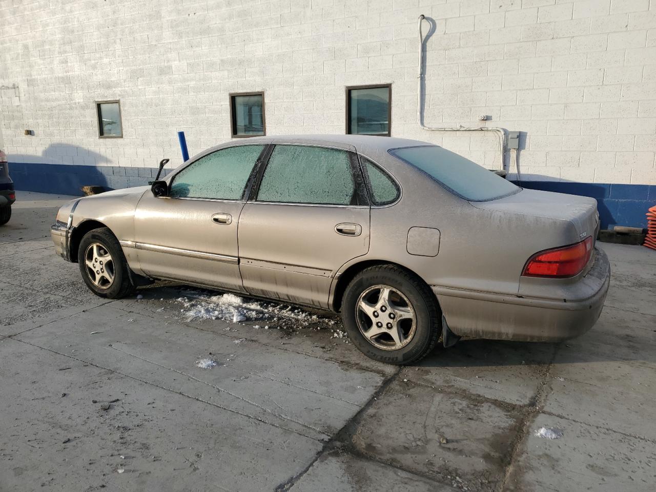 1999 Toyota Avalon - Image 2