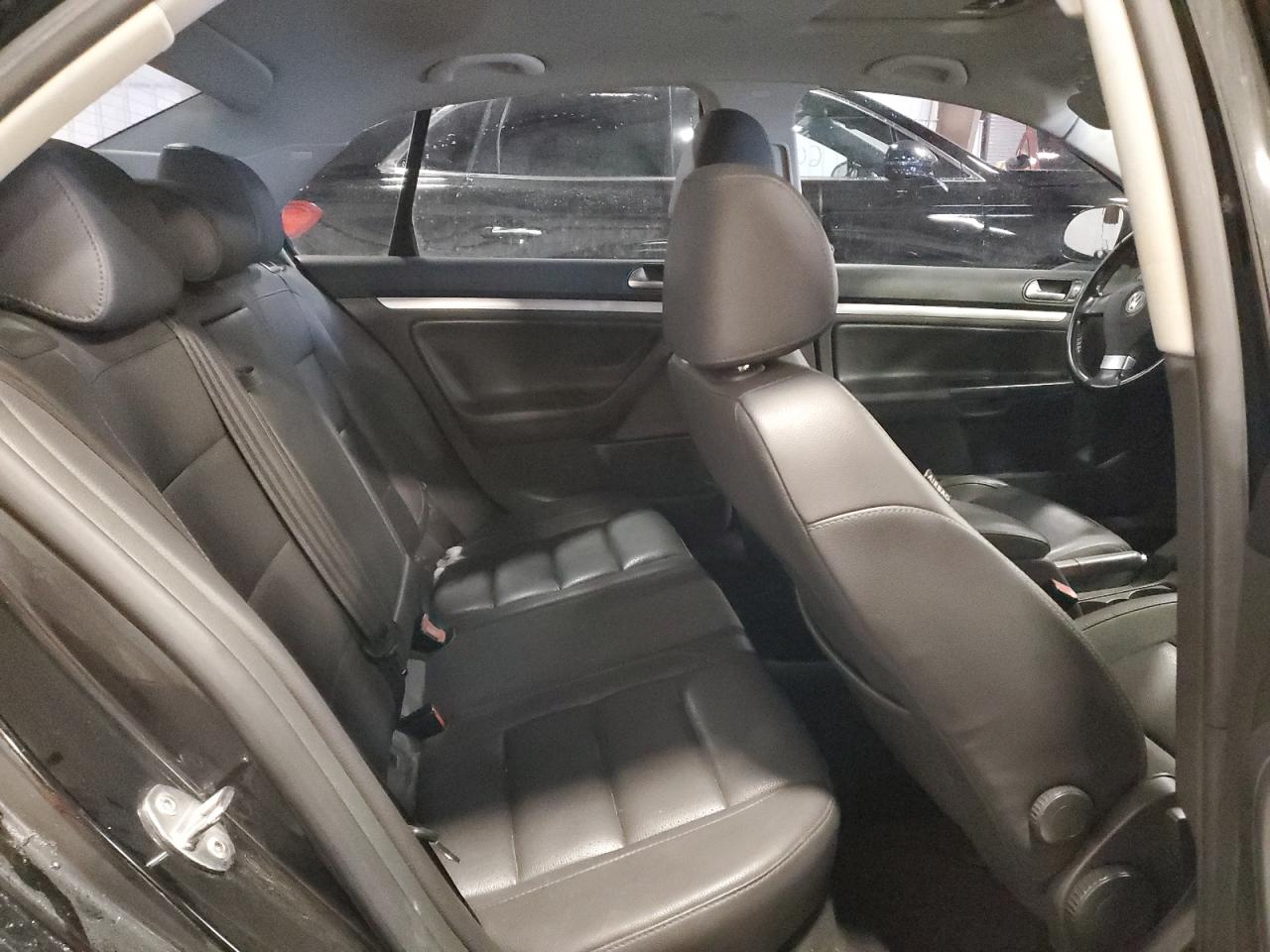 2008 Volkswagen Jetta - Image 10