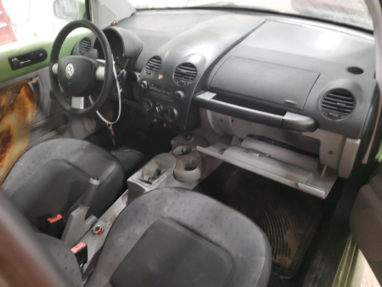 2002 Volkswagen Beetle - Image 8