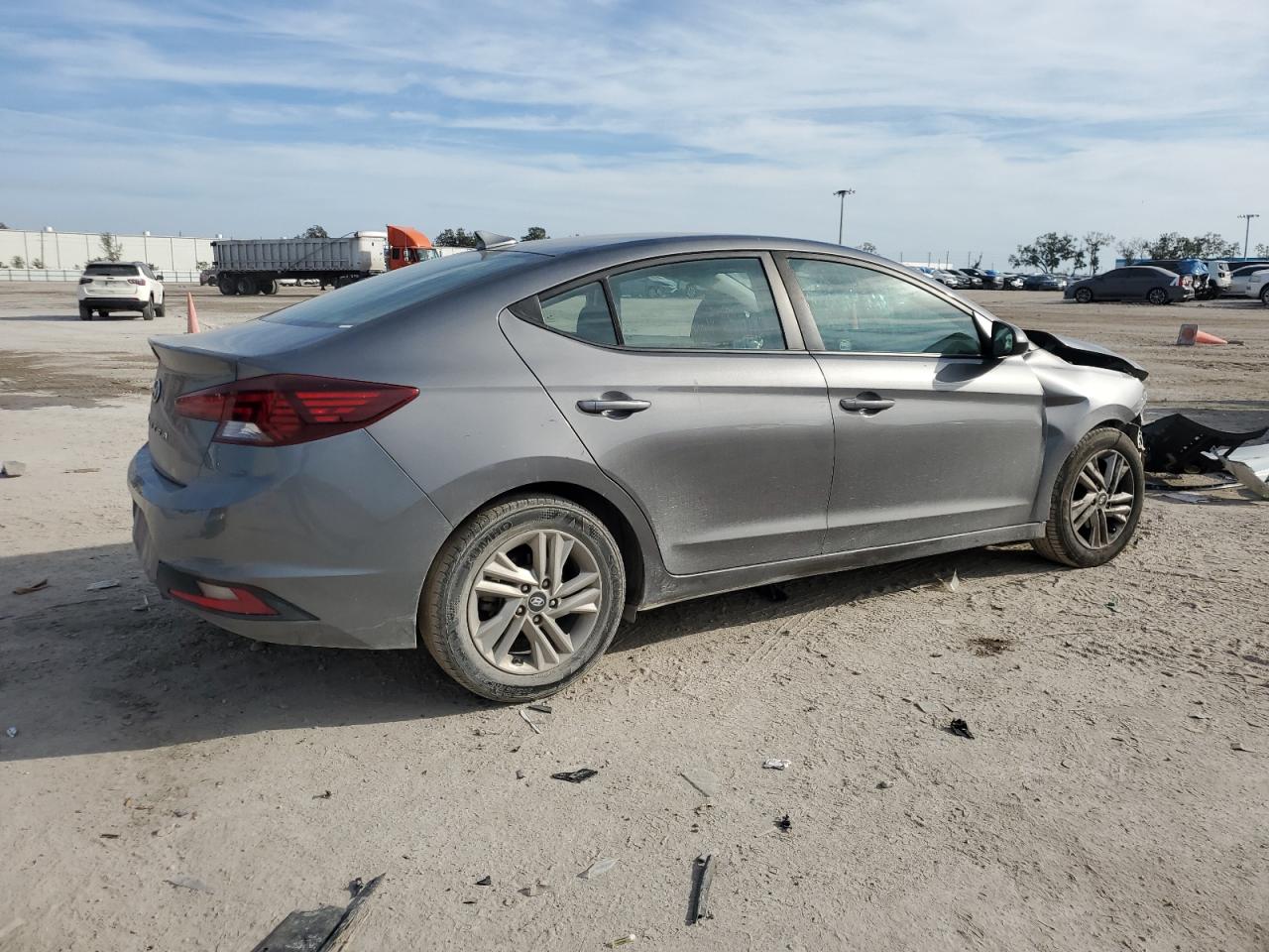 2020 Hyundai Elantra - Image 3