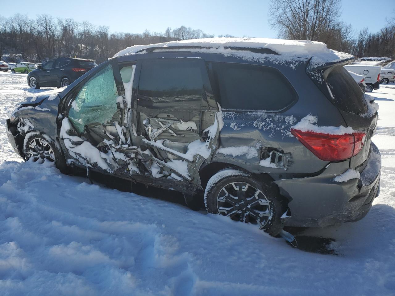 2019 Nissan Pathfinder - Image 2