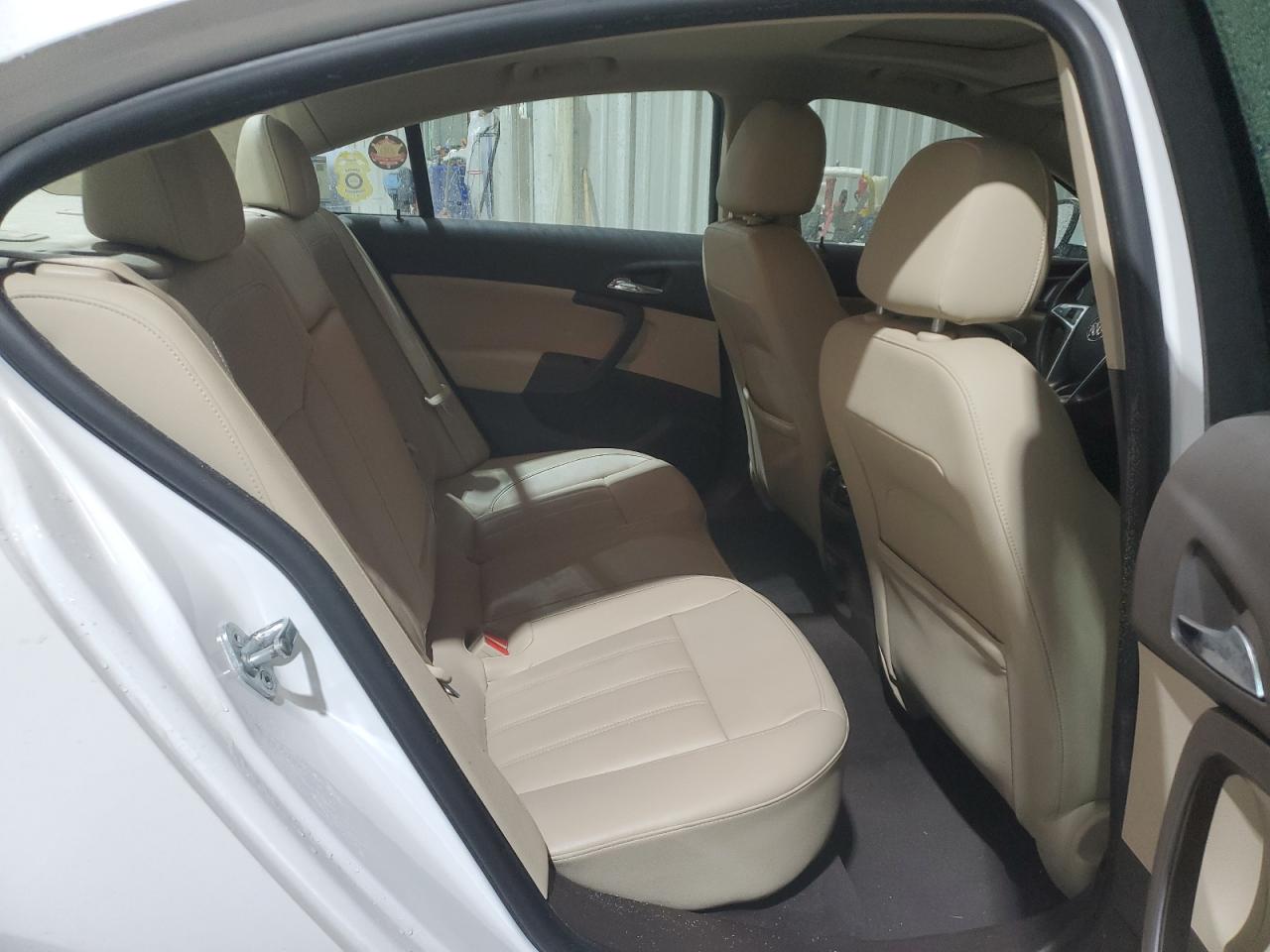2011 Buick Regal - Image 10