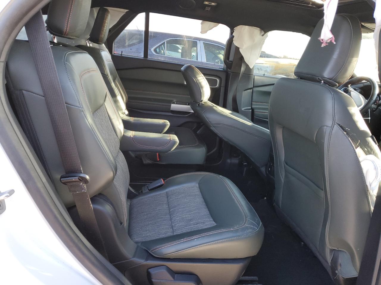 2022 Ford Explorer - Image 11