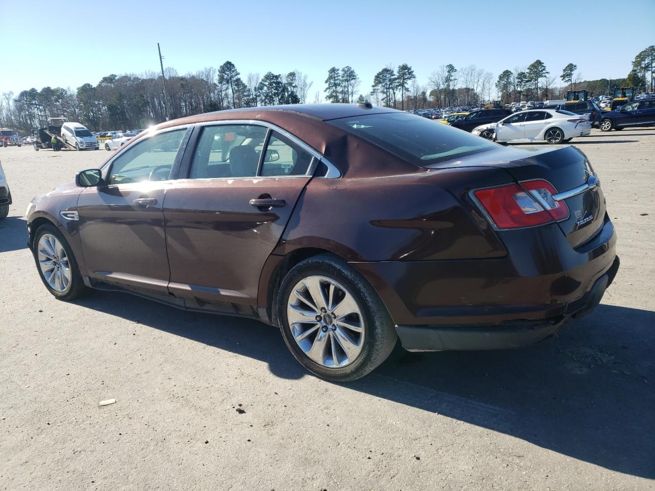 2010 Ford Taurus - Image 2
