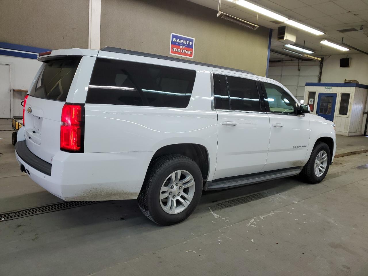 2018 Chevrolet Suburban - Image 3