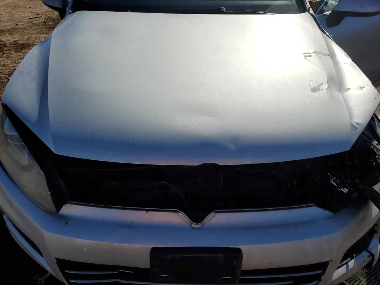 2014 Volkswagen Touareg - Image 12