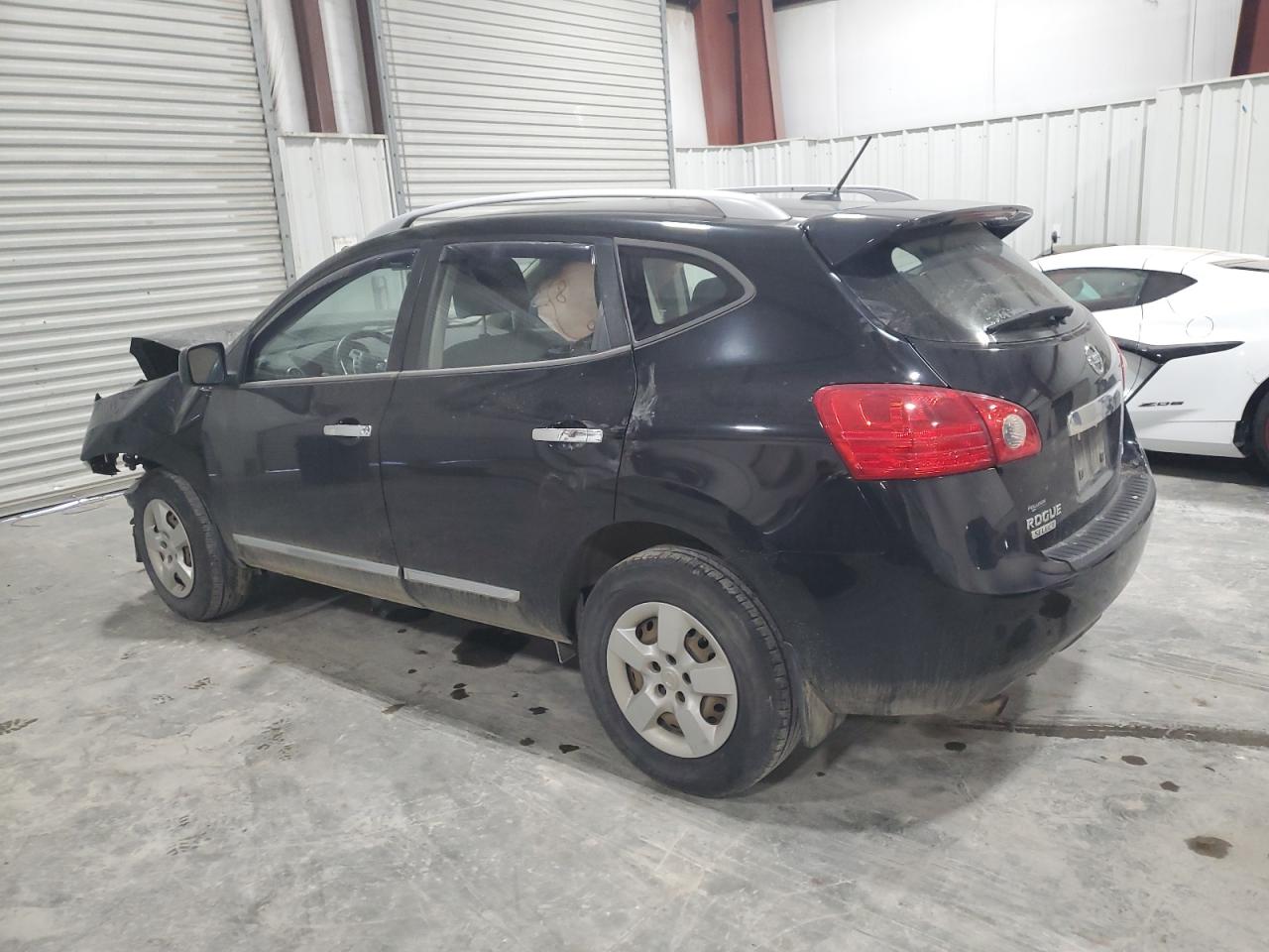 JN8AS5MV6FW768657 2015 NISSAN ROGUE - Image 2