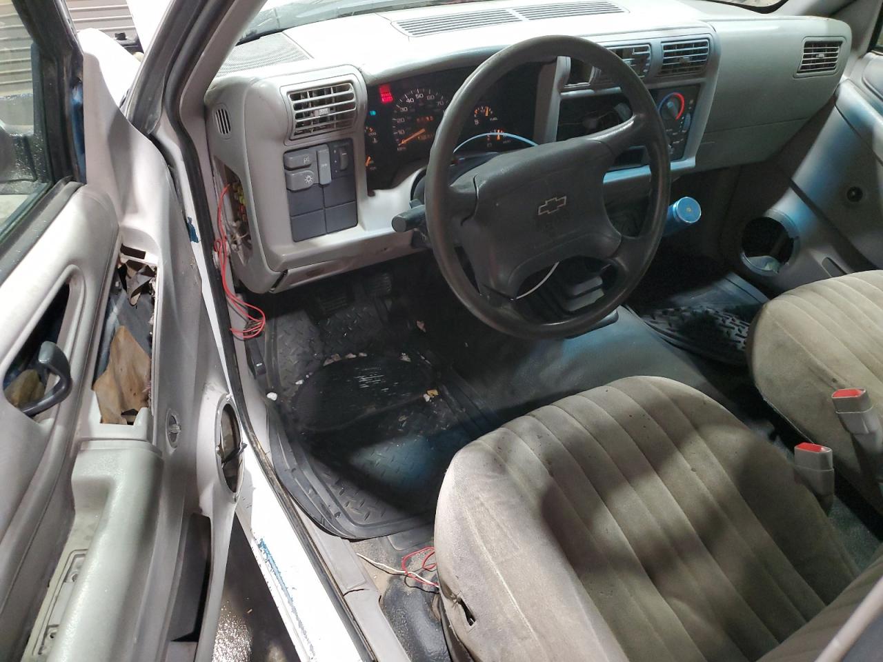 1995 Chevrolet S-10 Pickup - Image 8